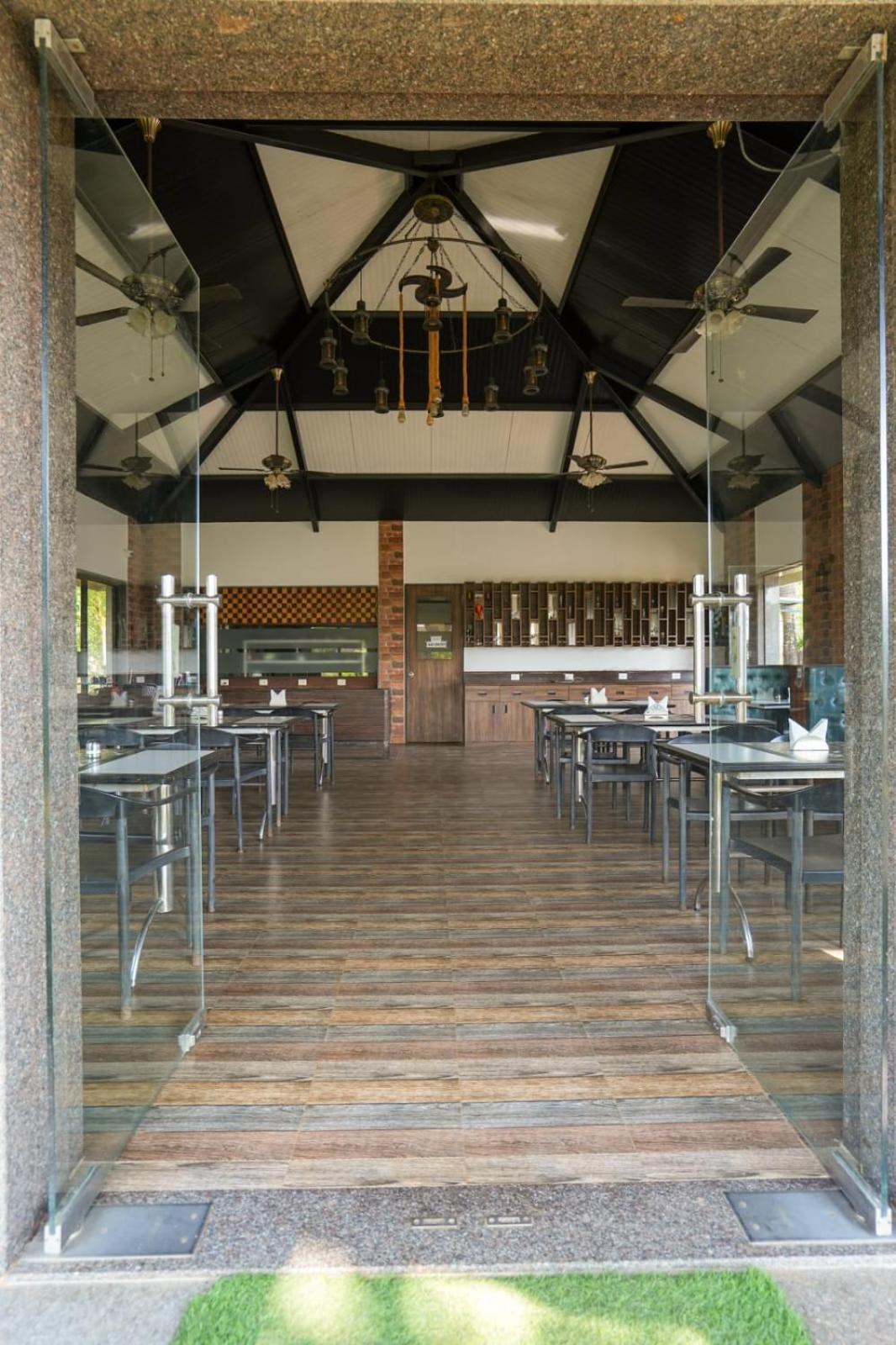 E&G Green Courts Resort At Koroli Hill Station Nashik Exterior photo